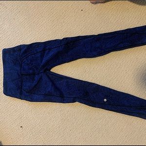 Lulu lemon size 2 blue leggings mint condition